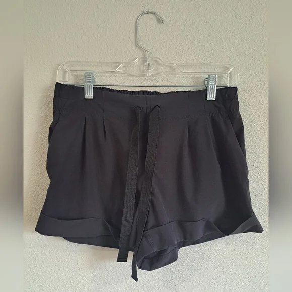 Lululemon Spring Break Away Short Black size 6 - Picture 3 of 7